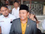 Wakil-Gubernur-Jawa-Barat-Uu-Ruzhanul-Ulum-memberi-keterangan-kepada-wartawan.jpg