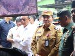 Wakil-Menteri-ESDM-RI-Yuliot-Tanjung-baju-putih-bersama-Pj-Bupati-Bogor-Bachril-Bakri.jpg