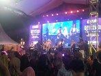 Wali-Kota-Depok-Mohammad-Idris-menyanyikan-lagu-pada-malam-perayaan.jpg