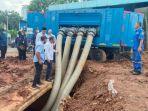 Wali-Kota-Jakarta-Selatan-Munjirin-meninjau-pompa-banjir-di-Jalan-Kemang-Raya.jpg