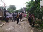 Warga-melakukan-penutupan-Jalan-Pancoran-Buntu-2.jpg