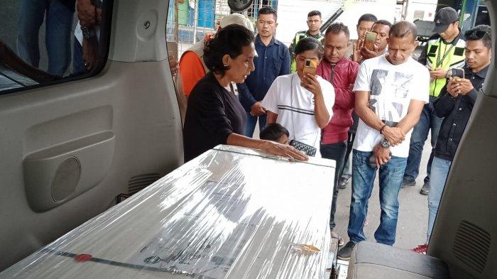 Jenazah Anak Pekerja Migran Indonesia asal NTT Risky Aditya Misa Dipulangkan