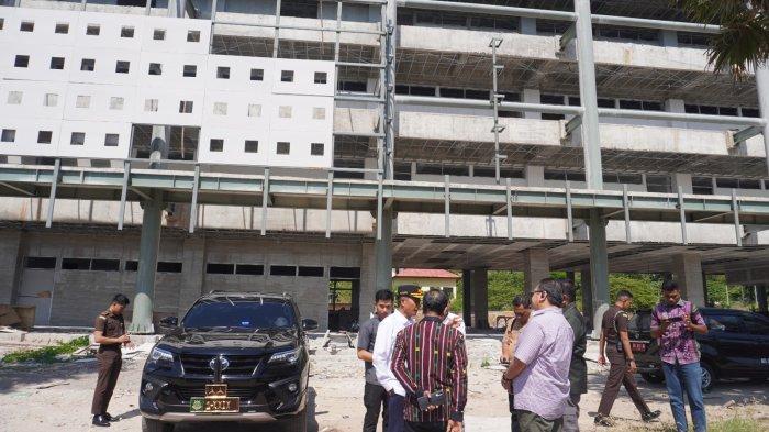 Kajati NTT Tinjau Proyek Mangkrak Rp 48,6 Miliar Gedung Kedokteran Undana