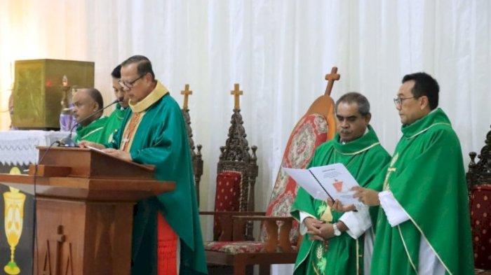 Kardinal Ignatius Suharyo Lantik Pengurus OCI Lingkup TNI dan POLRI Keuskupan Agung Kupang