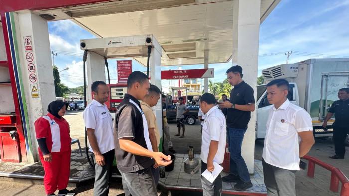 Pastikan Tera Aman, Polisi Bersama Instansi Terkait Lakukan Pengecekan SPBU di Labuan Bajo