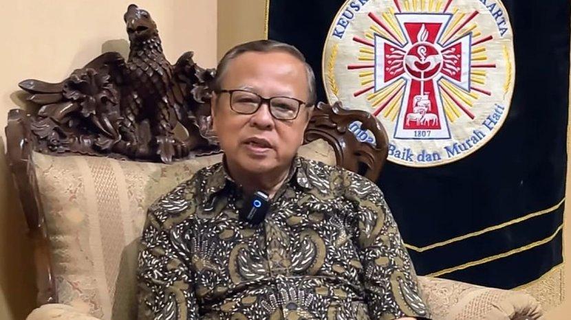 Umumiy hojatxonada siyish videosi