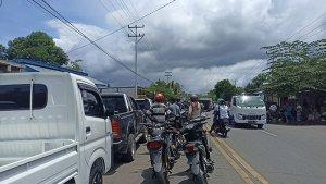 ANTREAN-KENDARAAN-DI-DEPAN-SPBU.jpg