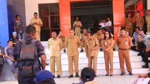 Bupati-Sikka-Fransiskus-Roberto-Diog-larang-bendahara-memotong-gaji.jpg
