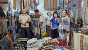 Carolina-Yani-Subandi-Istri-Wakil-Bupati-Sikka.jpg
