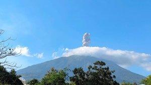 Eruspi-Gunung-Ile-Lewotolok-1.jpg