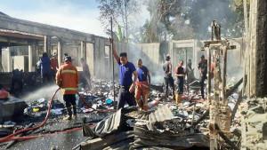 GUDANG-TERBAKAR-Tampak-gudang-BPMP-NTT-ludes-terbakar.jpg