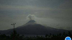 GUNUNG-API-LEWOTOBI-Petugas-Posmat-Gunung-Api-Lewotobi-Laki-laki-Rofinus-Bere.jpg