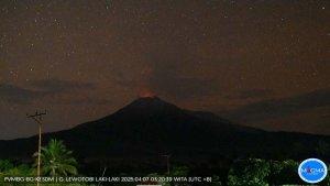 GUNUNG-LEWOTOBI-FLORES-TIMUR-Petugas-Posmat-Gunung-Api-Lewotobi-Laki-laki-NTT.jpg