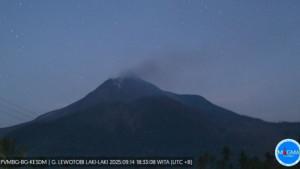 GUNUNG-LEWOTOBI-Gunung-Lewotobi-20-Kali-Tremor-Non-Harmonik-7-Kali-Gempa-Vulkanik-Dalam.jpg