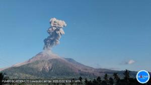 GUNUNG-LEWOTOBI-Gunung-Lewotobi-Laki-laki-Meletus-Kamis-Sore-Tinggi-Kolom-2-Kilo.jpg