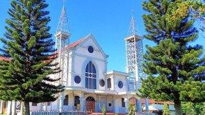Gereja-Katedral-Keuskupan-Ruteng.jpg