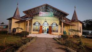 Gereja-Stasi-Wairumbia-Maumere.jpg