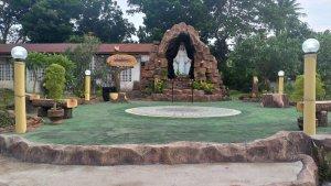 Gua-Maria-di-Paroki-Santo-Yohanes-Maria-Vianney-Magepanda.jpg