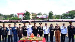 Gubernur-NTT-dengan-Polisi1.jpg