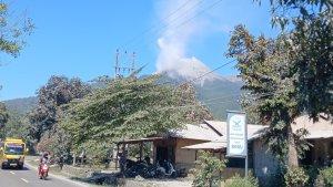 Gunung-Lewotobi-Laki-laki-di-Kabupaten-Flores-Timur-NTT-Rabu-11-September-2024.jpg