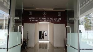 KANTOR-KPU-Kantor-Komisi-Pemilihan-Umum-KPU-Sumba-Timur-di-Hambala.jpg
