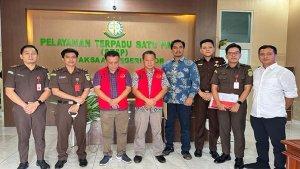 Kejari-Alor-menetapkan-dua-tersangka-baru-berinisial-WW.jpg