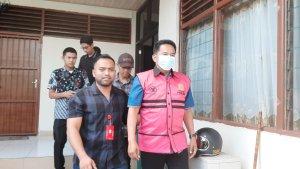 Kejari-Sumba-Barat-saat-menahan-tersangka-FG-di-Waikabubak.jpg