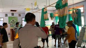 Keluarga-dan-warga-sedang-melayat.jpg