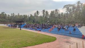 Lapangan-Bola-Kaki-di-Flores-TiMUR.jpg