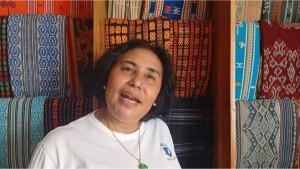 Lely-Maun-Penjual-Kain-Tenun-Ikat-di-Labuan-Bajo-Manggarai-Barat.jpg