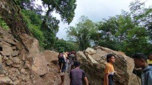Longsor-kembali-terjadi-di-ruas-jalan-Trans-Flores-Ende-Maumere.jpg