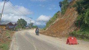MATERIAL-Material-tanah-longsor-di-Lerang-Desa-Golo-Loni.jpg