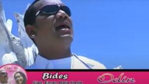 MENYANYI-Udin-penyanyi-lagu-daerah-Lio-Ende-Bidan-Desa.jpg
