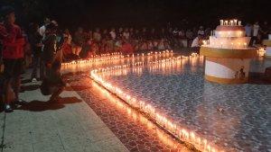 NALAKAN-LILIN-Keluarga-dan-sanak-saudara-dari-korban-meninggal-dunia.jpg