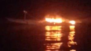 PERAHU-MOTOR-TERBAKAR.jpg