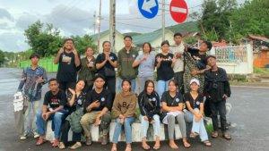 POSE-BERSAMA-Asti-Andiawa-bersama-anggota-KMK-FKM-Undana-pose.jpg