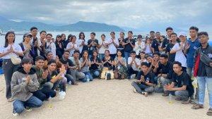 POSE-BERSAMA-Rombongan-KMK-StThomas-Aquinas-FKM-Undana-Larantuka.jpg