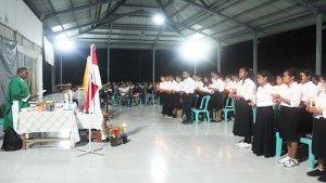 Pater-Ori-CMF-saat-melantik-36-anggota-baru-KMK-StThomas-Aquinas-FKM-Undana.jpg