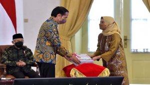 Penyampaian-LHP-LKPP-Tahun-2021-oleh-Ketua-BPK-Isma-Yatun-kepada-Presiden-Jokowi.jpg
