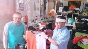 Penyatuan-jersey-PSN-Ngada-dan-Bintang-Timur-FC-Atambua-jelang-laga-final-Soeratin-Cup.jpg