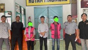 Penyerahan-dua-tersangka-kasus-korupsi-dari-penyidik-Polres-Sikka.jpg
