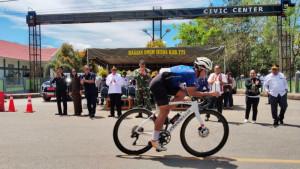 Pesepeda-Tour-de-EnTeTe-melintasi-Kota-Soe.jpg
