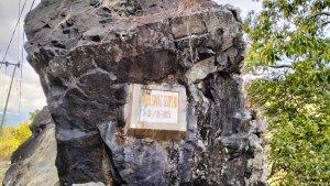 Prasasti-Floresweg-Geopend-pada-Watu-Gamba-di-Km-17-Desa-Tumberabu-2.jpg
