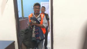 Proses-Penahanan-Antonius-Todo-Hokon-oleh-Kejaksaan-Negeri-Manggarai-Barat.jpg