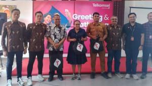 Rektor-fdan-Telkomsel-Maumere.jpg