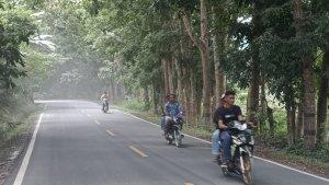 SEPEDA-MOTOR-MELINTAS.jpg
