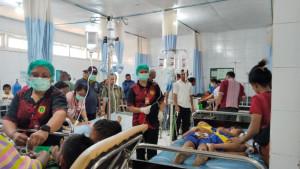 SISWA-KERACUNAN-MBG-Suasana-IGD-RSUD-SOE.jpg