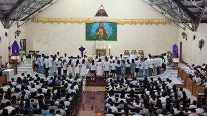 Suasana-saat-misa-Kamis-putih-di-Gereja-StIgnasius-Waibalun-Flores-Timur.jpg