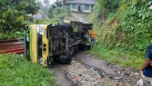 TRUK-TERBALIK-DI-RANA-COMPANG.jpg
