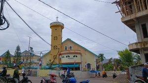 Tampak-depan-Gereja-Katolik-Kristus-Raja-Waiwerang-Adonara-Timur.jpg